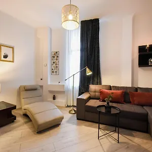 Apartament Discover Comfort: Charming & Spacious In The Old Town, Bucureşti